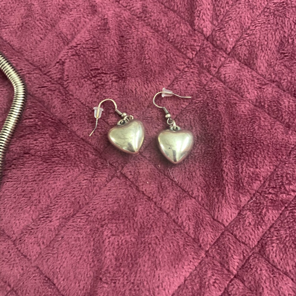 Gold hear necklace and matching earrings - Picture 2 of 5